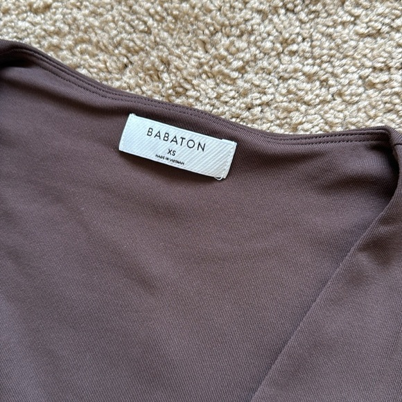 Aritzia Babaton Contour Brown Plunge V Neck Long Sleeve Crop Tee - Picture 2 of 10